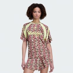 Koszulka adidas x Farm Rio House Of Tiro. Białe t-shirty damskie Adidas, l, bez wzorów, z dzianiny, klasyczne, bez kołnierzyka. Za 259.00 zł.
