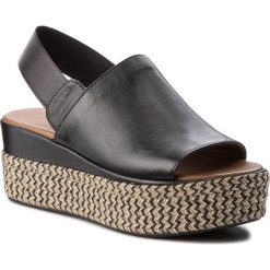 Espadryle INUOVO - 8868 Black. Czarne klapki damskie Inuovo, bez wzorów, ze skóry, bez obcasa, na obcasie, bez zapięcia. W wyprzedaży za 229.00 zł.