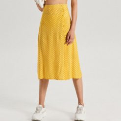 Spódnica midi w drobne grochy - Żółty. Spódnice damskie Cropp. Za 59.99 zł.