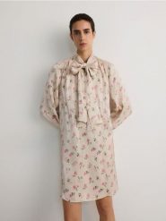 Satynowa sukienka mini z wiskozy - wielobarwny. Sukienki damskie Reserved, l, bez wzorów, z satyny, bez kołnierzyka, bez ramiączek, mini. W wyprzedaży za 139.99 zł.