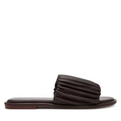 Klapki Bronx. Brązowe klapki damskie Bronx, bez wzorów, bez obcasa. Za 239.99 zł.