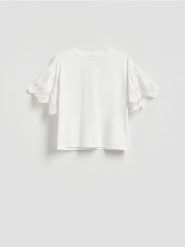 Bluzka z ozdobnymi rękawami - biały. Białe bluzki damskie Reserved, l, bez wzorów, z bawełny, bez kołnierzyka, bez ramiączek. Za 89.99 zł.