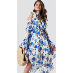 Andrea Hedenstedt x NA-KD Zwiewna sukienka maxi z wycięciami - Multicolor. Sukienki damskie marki Andrea Hedenstedt x NA-KD. W wyprzedaży za 72.88 zł.