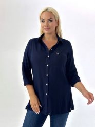 Elegancka zapinana granatowa koszula PLUS SIZE XXL. Bluzki damskie Nasi partnerzy, plus size, bez wzorów, z bawełny, eleganckie, bez kołnierzyka, plus size, bez ramiączek. Za 199.90 zł.