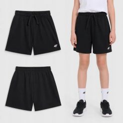 SPODENKI DRESOWE DZIEWCZĘCE 4F SZORTY SPORTOWE NA CO DZIEŃ CZARNE. Czarne spodenki dla dziewczynek 4f, bez wzorów, z dresówki, sportowe. Za 59.99 zł.
