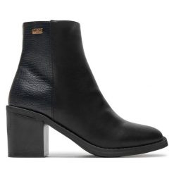 Botki Lee. Czarne botki damskie Lee, bez obcasa, na słupku, bez zapięcia. Za 249.99 zł.