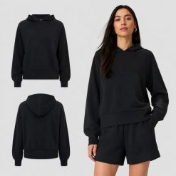 BLUZA DAMSKA 4F DRESOWA NIEROZPINANA Z KAPTUREM Z MODALEM KOLOR CZARNY. Czarne bluzy damskie 4f, l, bez wzorów, z dresówki, z kapturem, do biegania. Za 136.00 zł.