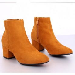 Botki na niskim obcasie miodowe YQ216P Yellow. Pomarańczowe botki damskie ButyModne, bez obcasa, na obcasie, bez zapięcia. W wyprzedaży za 139.00 zł.