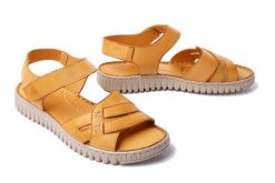 MANITU 910145-06 gelb, sandały damskie. Żółte sandały damskie Manitu, bez wzorów, ze skóry, bez obcasa, bez zapięcia. Za 284.90 zł.