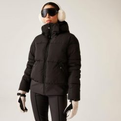 Kurtka narciarska damska z membraną Glitz Dare 2b. Czarne kurtki sportowe damskie Dare 2b, na zimę, bez wzorów, z polaru, bez kaptura, narciarskie. W wyprzedaży za 899.99 zł.