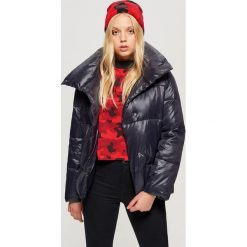 Pikowana kurtka z kołnierzem MIX and MATCH - Czarny. Czarne kurtki damskie Cropp. W wyprzedaży za 129.99 zł.