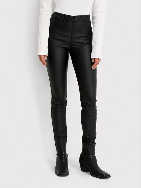 Kaffe Spodnie z imitacji skóry Ada Coated 10501626 Czarny Slim Fit. Czarne spodnie materiałowe damskie Kaffe, bez wzorów, ze skóry. Za 229.99 zł.