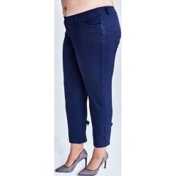 Gustowne GRANATOWE spodnie z kokardkami IGA duże rozmiary OVERSIZE PLUS SIZE WIOSNA. Legginsy dla dziewczynek marki Moda Size Plus Iwanek. Za 119.90 zł.