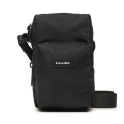 Saszetka Calvin Klein. Czarne saszetki męskie Calvin Klein, młodzieżowe, małe. Za 229.99 zł.