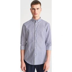 Koszula slim fit w wąskie paski - Niebieski. Koszule męskie Reserved. W wyprzedaży za 69.99 zł.