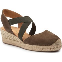 Espadryle UNISA - Cele 19 Ks Salvia Ksde Ss. Zielone klapki damskie Unisa, bez wzorów, z materiału, bez obcasa, na obcasie, bez zapięcia. W wyprzedaży za 239.00 zł.