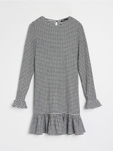 Sukienka w kratę midi - wielobarwny. Sukienki damskie Sinsay, l, bez wzorów, bez kołnierzyka, bez ramiączek, midi. Za 39.99 zł.