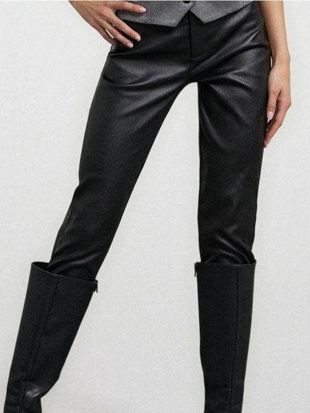 Woskowane spodnie skinny - czarny. Czarne spodnie materiałowe damskie Sinsay, l, bez wzorów. Za 59.99 zł.