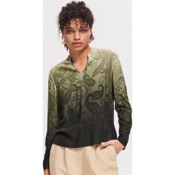 Bluzka z cieniowanym printem - Khaki. Bluzki damskie Reserved. W wyprzedaży za 49.99 zł.