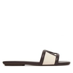 Klapki Armani Exchange. Brązowe klapki damskie Armani Exchange, bez wzorów, bez obcasa. Za 599.99 zł.