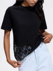 T-shirt z koronką - czarny. Czarne t-shirty damskie Reserved, l, bez wzorów, z bawełny, bez kołnierzyka. Za 89.99 zł.