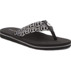 Japonki TOMMY HILFIGER - Metallic Low Beach Sandal FW0FW02364 Black 990. Czarne klapki damskie Tommy Hilfiger, bez wzorów, z materiału, bez obcasa, bez zapięcia. W wyprzedaży za 129.00 zł.
