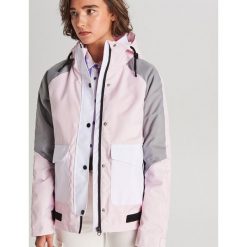 Przeciwdeszczowa kurtka z kapturem - Różowy. Czerwone kurtki damskie Cropp, l, bez wzorów, z kapturem. Za 159.99 zł.