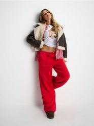 Koszulka - biały. Białe t-shirty damskie Sinsay, l, bez wzorów, z bawełny, bez kołnierzyka. W wyprzedaży za 13.99 zł.
