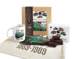 ET22 Byk — paczka (Zawartość paczki: koszulka, torba, kubek, słodycze; Rozmiar koszulki / bluzy: 3XL (męska); Kolor koszulki / bluzy: biały; Rodzaj na. Białe bluzy męskie nikiniki, m, bez wzorów, z bawełny, bez kaptura. Za 169.00 zł.