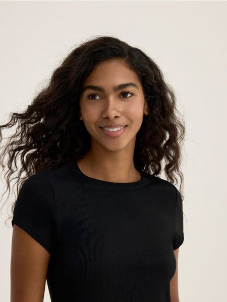 Prążkowany t-shirt 2 pack - czarny. Czarne t-shirty damskie Reserved, l, bez wzorów, z dzianiny, bez kołnierzyka. Za 89.99 zł.