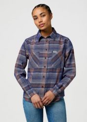 DAMSKA KOSZULA WRANGLER FEMME WESTERN SHIRT EARTH RED 112370788. Czerwone bluzki damskie Wrangler, s, bez wzorów, bez kołnierzyka, bez ramiączek. Za 159.99 zł.