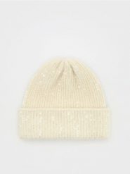 Czapka beanie z cekinami - złamana biel. Czapki i kapelusze damskie Reserved, bez wzorów. W wyprzedaży za 22.99 zł.
