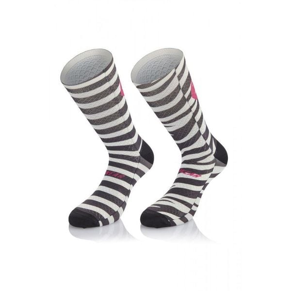 Skarpetki Mb Wear Fun H17 Bisous. Czarne skarpety męskie MB WEAR, bez wzorów, z materiału. Za 162.52 zł.