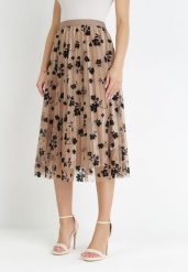 Ciemnobeżowa Tiulowa Spódnica z Welurowym Wzorem w Kwiaty i Gumką w Pasie Iyosi. Brązowe spódnice damskie Born2be, bez wzorów, z tiulu, midi. Za 69.99 zł.