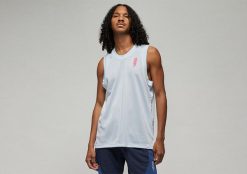 Koszulka męska nike air jordan zion dri-fit tank top half blue. Białe koszulki sportowe męskie Nike, l, bez wzorów, z poliesteru, bez kołnierzyka, bez ramiączek, do biegania, dri-fit (nike). Za 376.00 zł.
