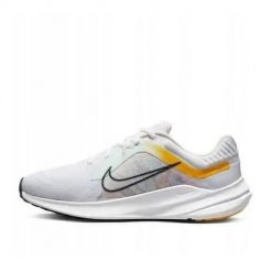Buty do biegania damskie Nike Quest 5 Premium. Białe obuwie sportowe damskie Nike, bez wzorów, z materiału, do biegania. Za 418.00 zł.