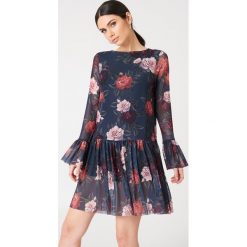 NA-KD Siateczkowa sukienka z okrągłym dekoltem - Multicolor,Navy. Sukienki damskie NA-KD Trend, z okrągłym kołnierzem. Za 72.95 zł.