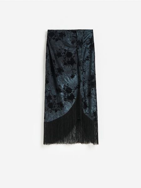 Spódnica midi z frędzlami - czarny. Czarne spódnice damskie Reserved, l, bez wzorów, z dzianiny, midi, proste. Za 159.99 zł.