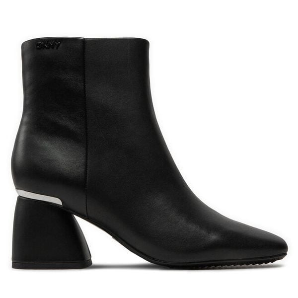 Botki DKNY. Czarne botki damskie DKNY, bez obcasa, na słupku, bez zapięcia. Za 779.99 zł.