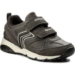Sneakersy GEOX - J Bernie A J6411A 054AU C0062 S Dk Grey/Black. Półbuty chłopięce marki Geox. W wyprzedaży za 159.00 zł.