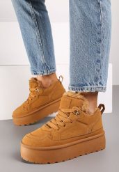 Brązowe Sneakersy Stylizowane na Śniegowce Ozdobione Futerkiem Maviena. Brązowe śniegowce i trapery damskie Renee, z materiału. Za 99.99 zł.