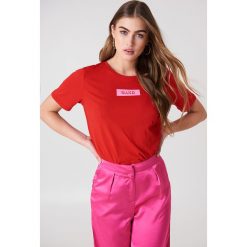 NA-KD T-shirt NA-KD Logo - Red. T-shirty damskie marki NA-KD. W wyprzedaży za 18.28 zł.