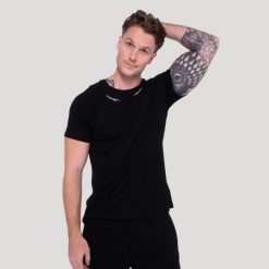Koszulka męska fitness slim czarna Tribal Ribbed. Czarne koszulki sportowe męskie GYMBEAM, m, bez wzorów, z elastanu, bez kołnierzyka, bez ramiączek, na fitness i siłownię. Za 105.90 zł.