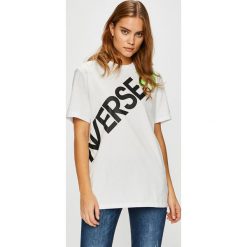 Converse - Top. Szare topy damskie Converse, z nadrukiem, z bawełny, z okrągłym kołnierzem, z krótkim rękawem. Za 119.90 zł.