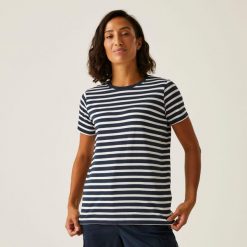 Koszulka turystyczna damska Bayletta. Zielone koszulki sportowe damskie Regatta, bez wzorów, z jersey, sportowe, bez kołnierzyka. W wyprzedaży za 69.99 zł.