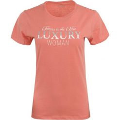 Damski T-shirt Athl. DPT Savannah Coral 2XL - Oddychająca Bawełna. Czerwone koszulki sportowe damskie YB SPORTS, xl, bez wzorów, z bawełny, casualowe, bez kołnierzyka. Za 141.99 zł.