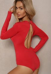 Czerwone Body z Wiskozą i Odkrytymi Plecami Riatria. Czerwone bluzki damskie Renee, m, bez wzorów, z wiskozy, eleganckie, bez kołnierzyka, bez ramiączek. Za 79.99 zł.