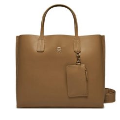 Torebka Tommy Hilfiger. Brązowe torebki do ręki damskie Tommy Hilfiger, bez wzorów, klasyczne, bez dodatków. Za 539.99 zł.