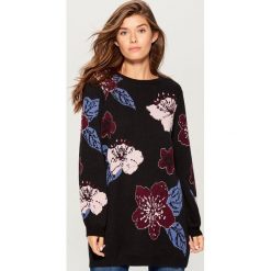 Żakardowy sweter w kwiaty retro - Czarny. Swetry damskie marki Mohito. W wyprzedaży za 59.99 zł.