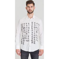 KOSZULA SLIM FIT JOHN RICHMOND. Białe koszule męskie John Richmond, m, bez wzorów, bez kołnierzyka, bez ramiączek. Za 525.00 zł.